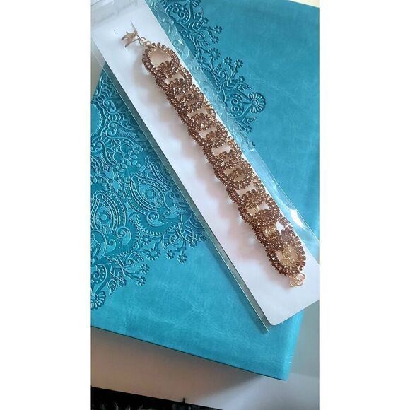 Ladies Elegant Bracelet - Style C - Picture 6 of 9